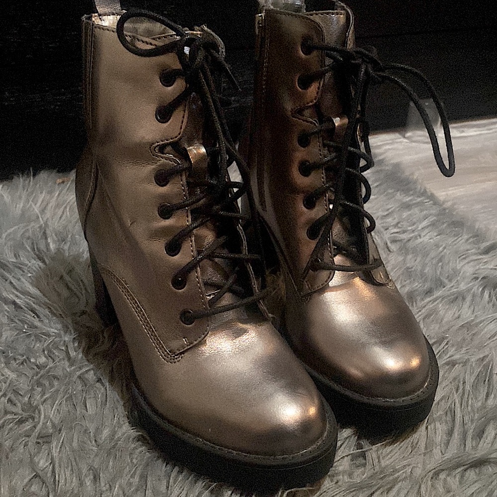 Steve Madden High Heel Platform Combat Boots Silver Metallic